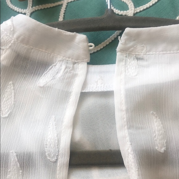 White blouse - Picture 3 of 4